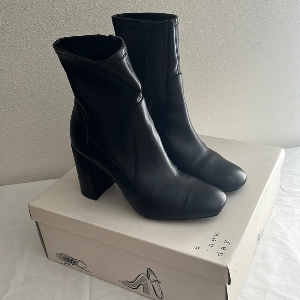 Black heeled boots - memory foam and stretchy upper material